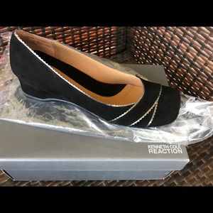 Kenneth Cole 1.5” wedge black suede shoes sz 9